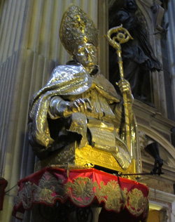 Статуя св. Януария. Кафедральный собор Неаполя